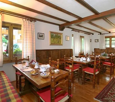 Petit Meuble Hotel